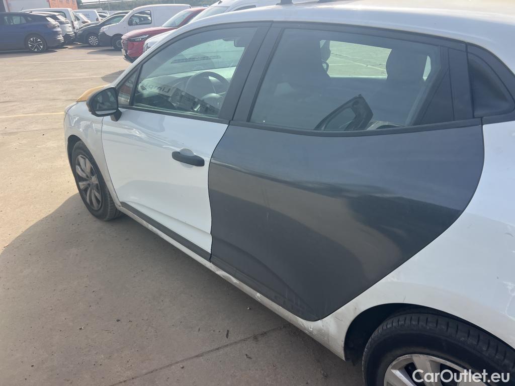  Renault  Clio RENAULT  / 2019 / 5P / berlina con portón Business Blue dCi 63 kW (85CV) #26