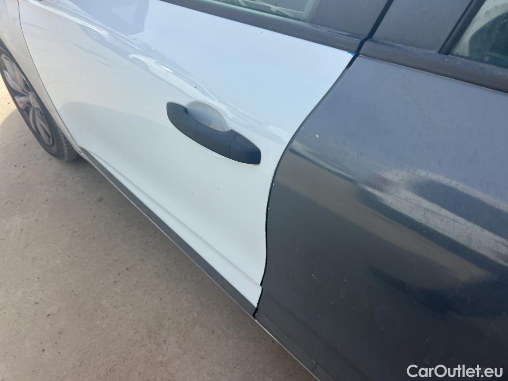  Renault  Clio RENAULT  / 2019 / 5P / berlina con portón Business Blue dCi 63 kW (85CV) #3