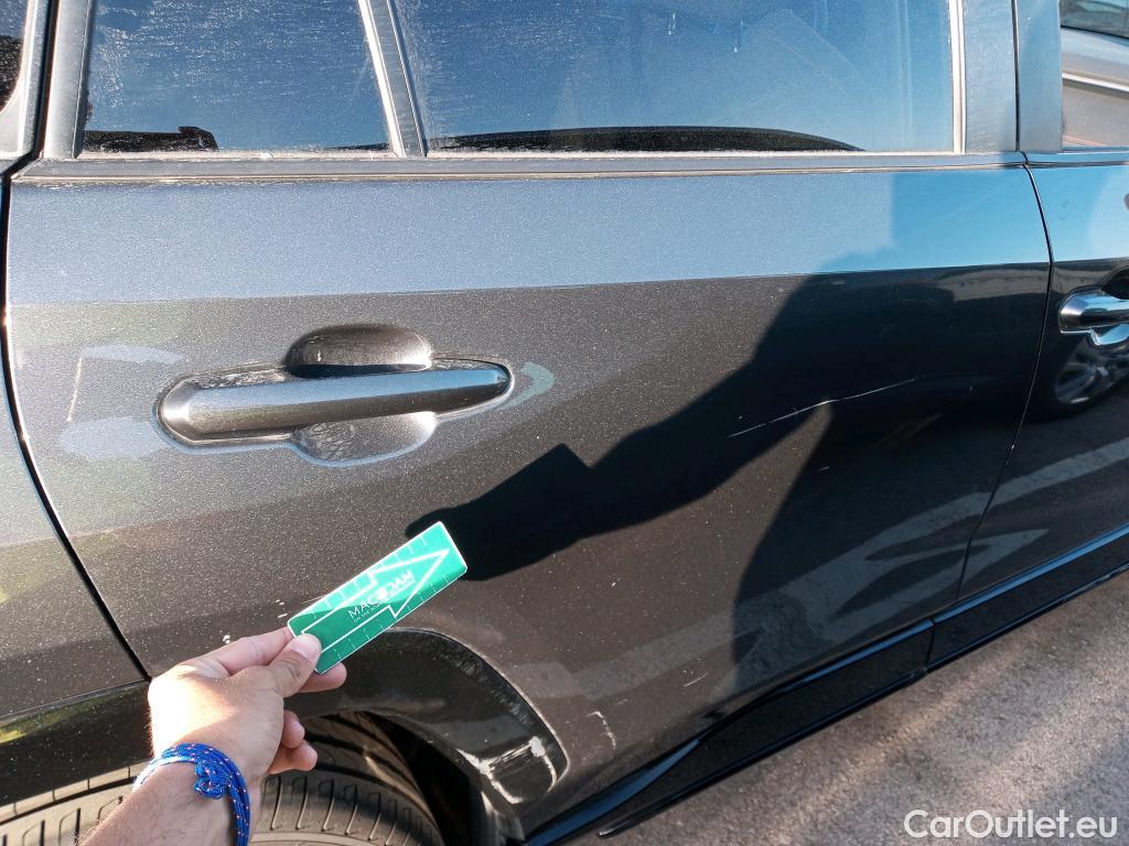  Toyota  RAV4 TOYOTA  / 2018 / 5P / todoterreno 2.5l PLUG-IN 300PH (e-CVT) Advance #4