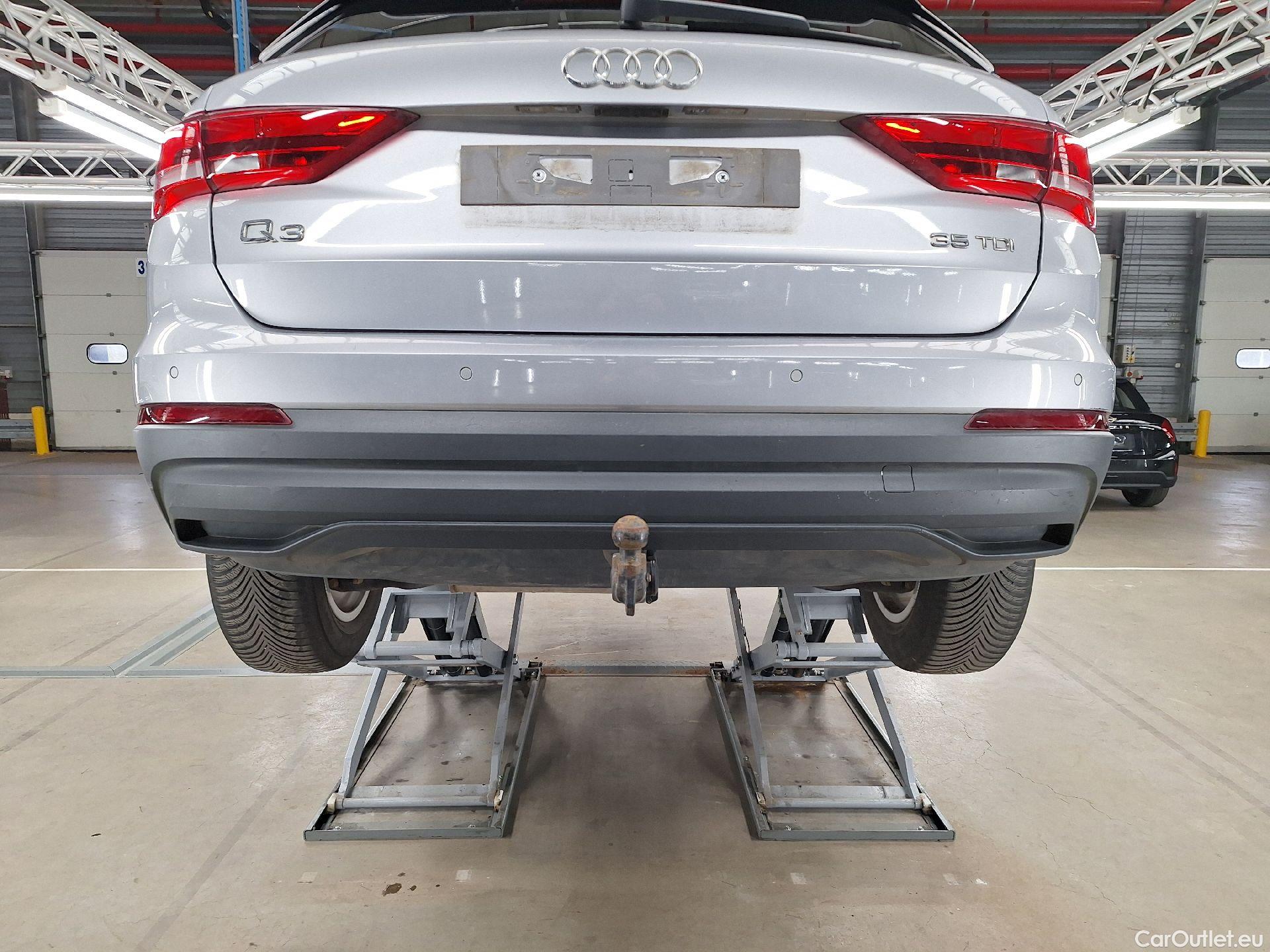  Audi  Q3 Audi,  '18, Audi  35 TDI S Tronic Business Edition 5d #14