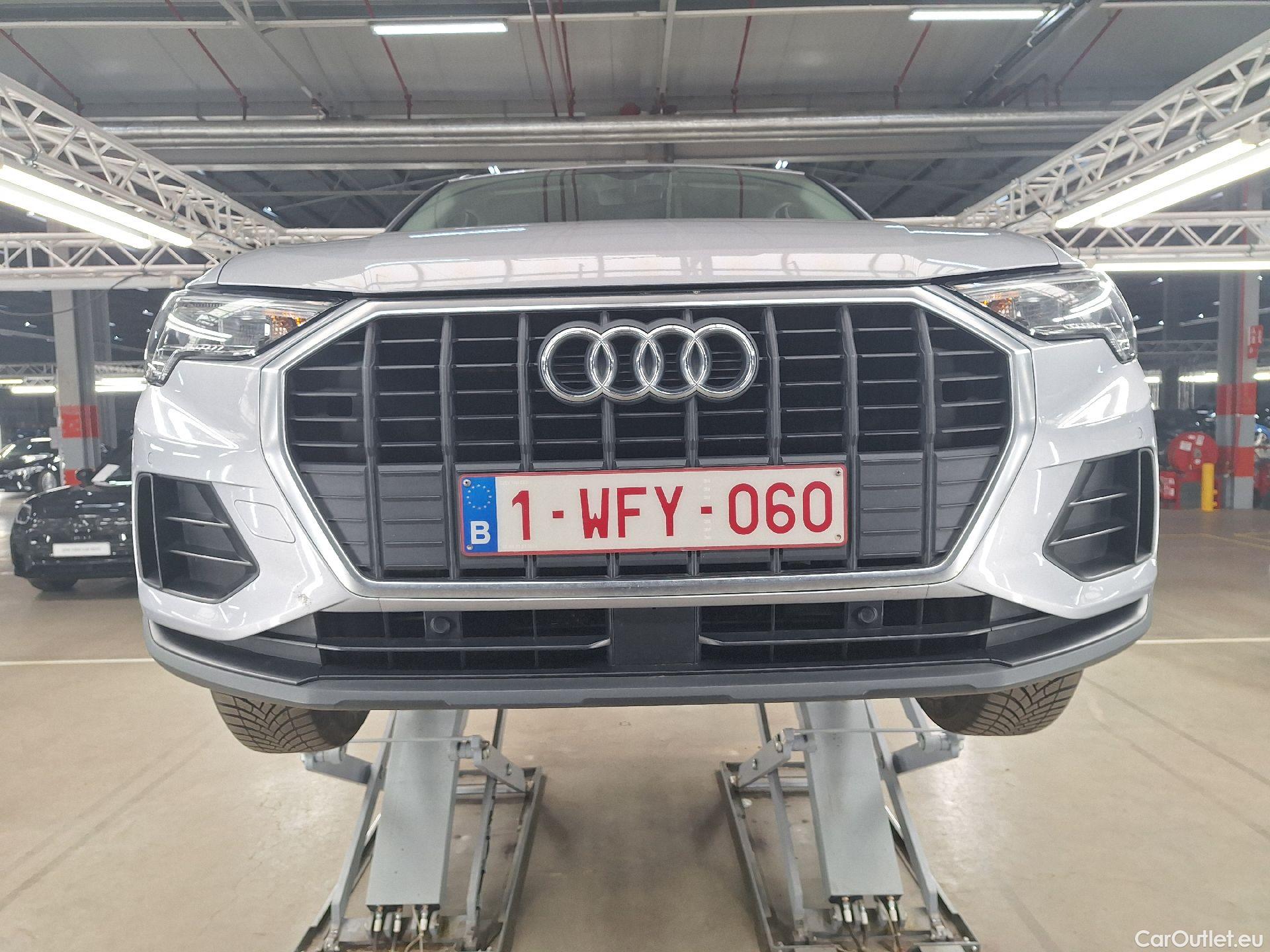  Audi  Q3 Audi,  '18, Audi  35 TDI S Tronic Business Edition 5d #23