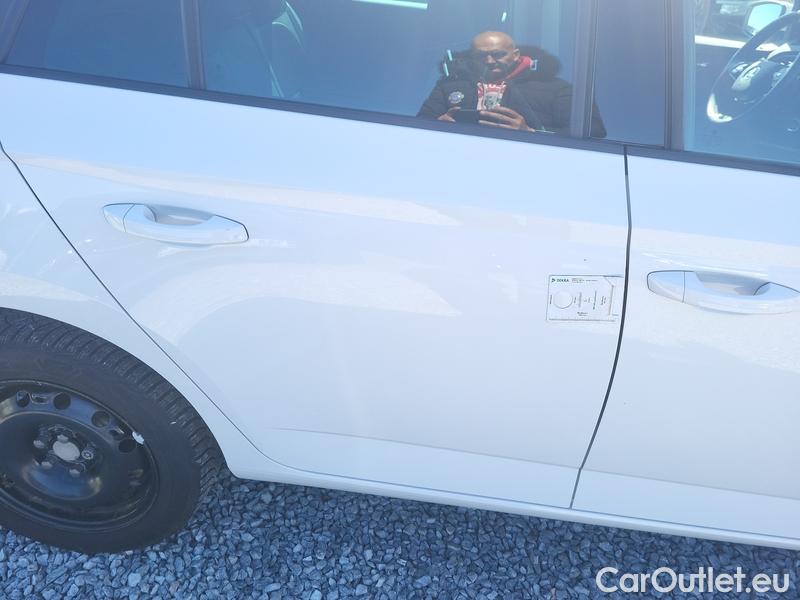  Skoda  Fabia  Combi (2015) Com.1.0TSI 70 Ambition 5d #13