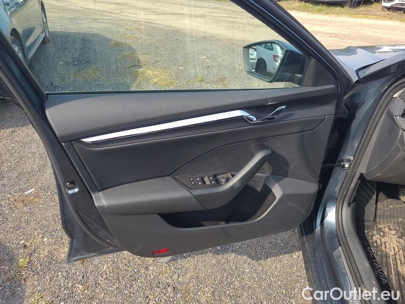  Skoda  Octavia  Combi (NX3)(2020) Oct.Combi 1.5TSI 110 Style #4