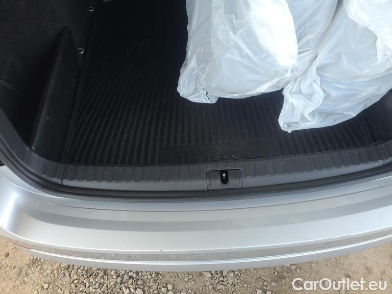  Skoda  Octavia  Combi (NX3)(2020) Oct.C.2.0TDI 110 4x4 Ambit AT #18