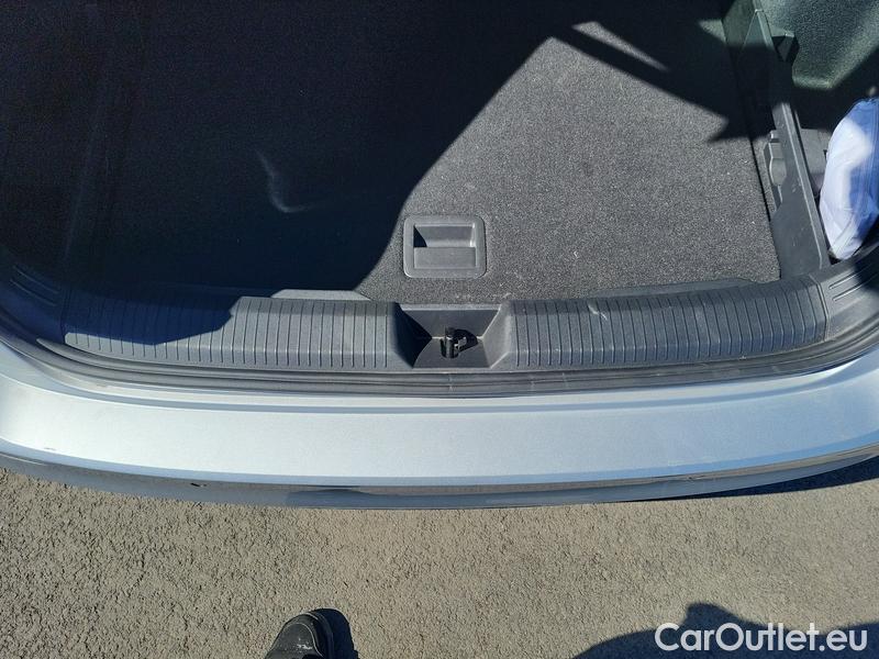  Volkswagen  Golf  VII Variant  (BV5)(2017->) Var.1.5TSI 96 Style AT 5d #13