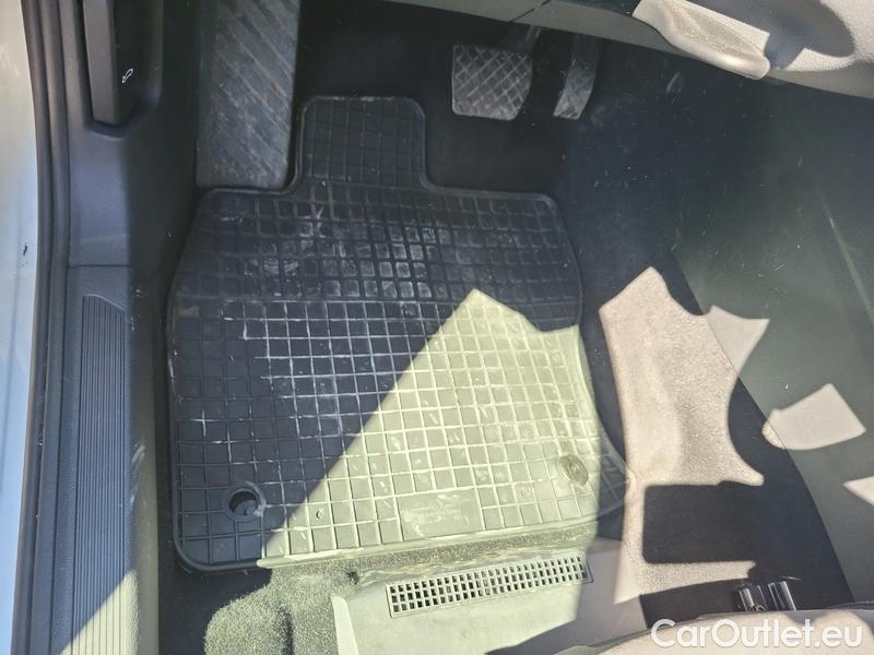  Volkswagen  Golf  VII Variant  (BV5)(2017->) Var.1.5TSI 96 Style AT 5d #2