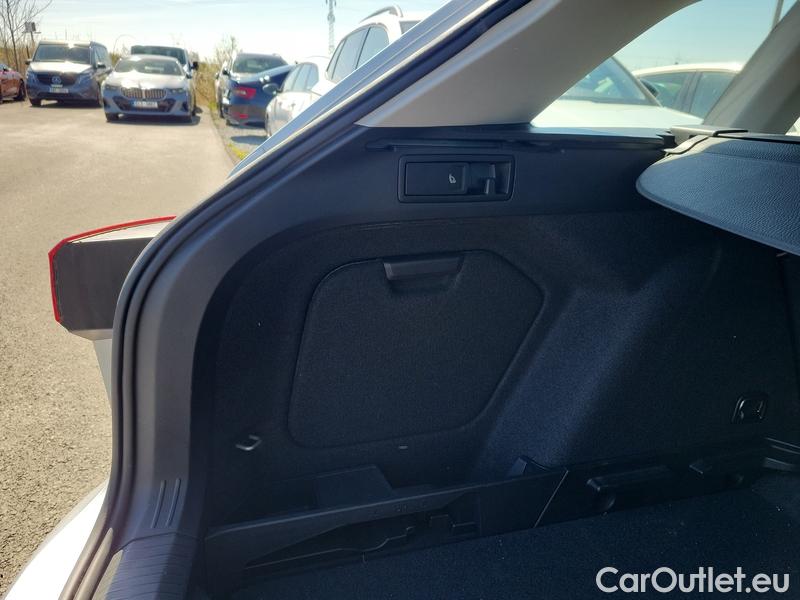  Volkswagen  Golf  VII Variant  (BV5)(2017->) Var.1.5TSI 96 Style AT 5d #14