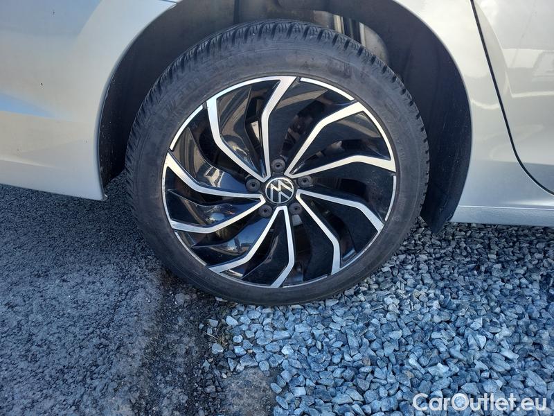  Volkswagen  Golf  VII Variant  (BV5)(2017->) Var.1.5TSI 96 Style AT 5d #16