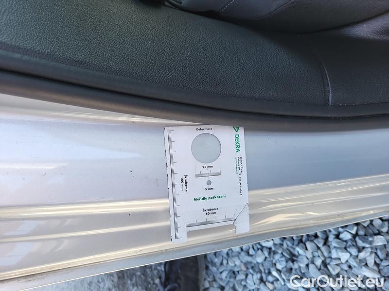  Volkswagen  Golf  VII Variant  (BV5)(2017->) Var.1.5TSI 96 Style AT 5d #19