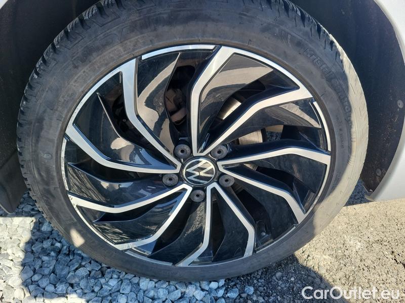  Volkswagen  Golf  VII Variant  (BV5)(2017->) Var.1.5TSI 96 Style AT 5d #10