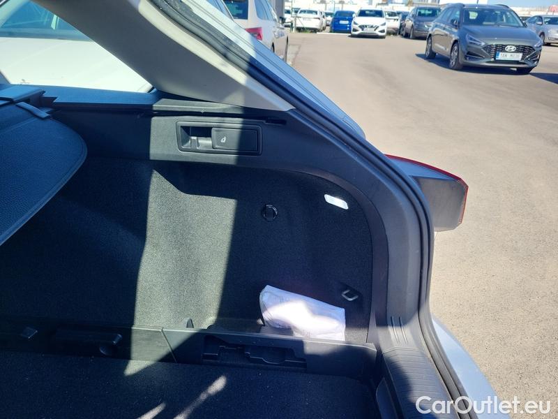  Volkswagen  Golf  VII Variant  (BV5)(2017->) Var.1.5TSI 96 Style AT 5d #15