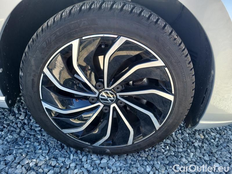  Volkswagen  Golf  VII Variant  (BV5)(2017->) Var.1.5TSI 96 Style AT 5d #22