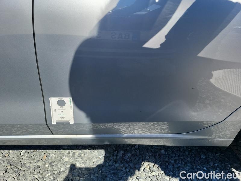  Volkswagen  Golf  VII Variant  (BV5)(2017->) Var.1.5TSI 96 Style AT 5d #9