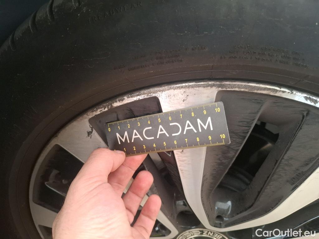  Mercedes  A-Klasse MERCEDES-BENZ Classe A Compact / 2018 / 5P / Berline A 180 d Business Line 8G-DCT #4