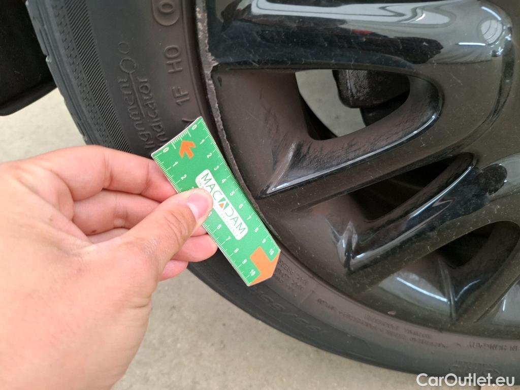  Mini  Cooper MINI Mini / 2021 / 5P / Berline One Finition Business Design 102 ch BVA7 #17