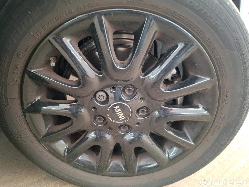  Mini  Cooper MINI Mini / 2021 / 5P / Berline One Finition Business Design 102 ch BVA7 #23