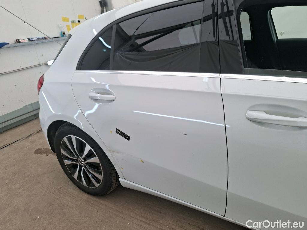  Mercedes  A-Klasse MERCEDES-BENZ Classe A Compact / 2018 / 5P / Berline A 180 d Business Line 8G-DCT #7