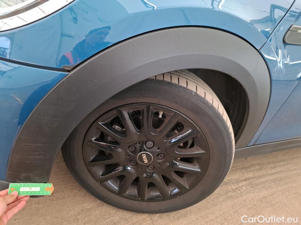  Mini  Cooper MINI Mini / 2021 / 5P / Berline One Finition Business Design 102 ch BVA7 #26