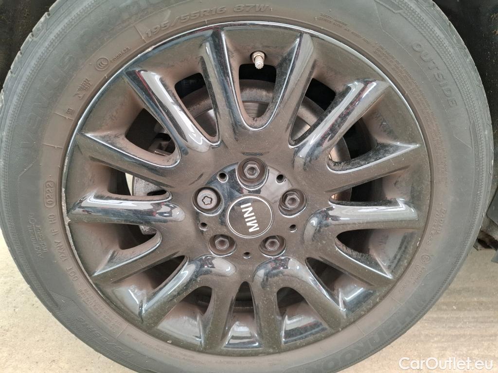  Mini  Cooper MINI Mini / 2021 / 5P / Berline One Finition Business Design 102 ch BVA7 #15