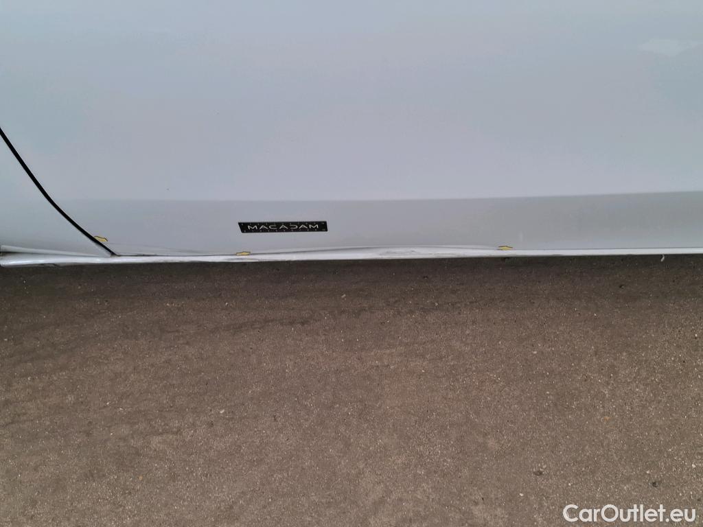  Mercedes  A-Klasse MERCEDES-BENZ Classe A Compact / 2018 / 5P / Berline A 180 d Business Line 8G-DCT #17