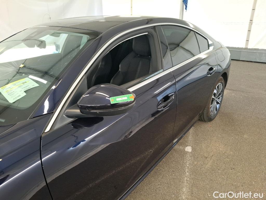  Peugeot  508 PEUGEOT  / 2018 / 5P / Berline HYBRID 225 E-EAT8 Allure Pack #4