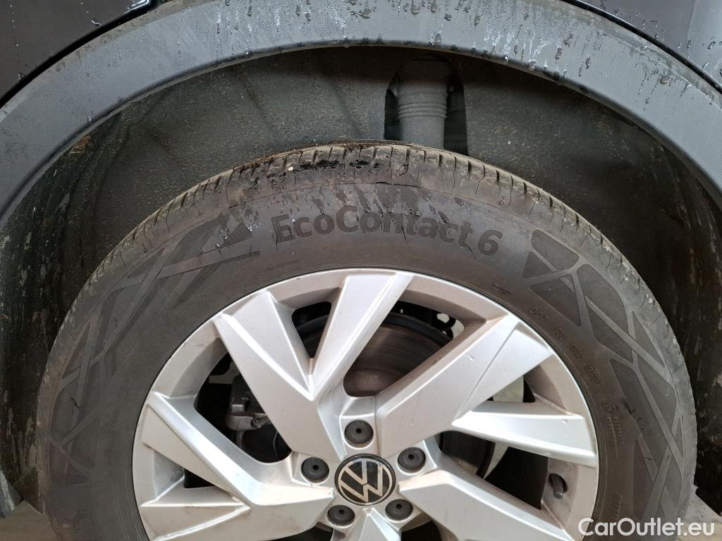  Volkswagen  Tiguan VOLKSWAGEN  / 2020 / 5P / SUV 1.5 TSI 150 DSG7 Elegance #24