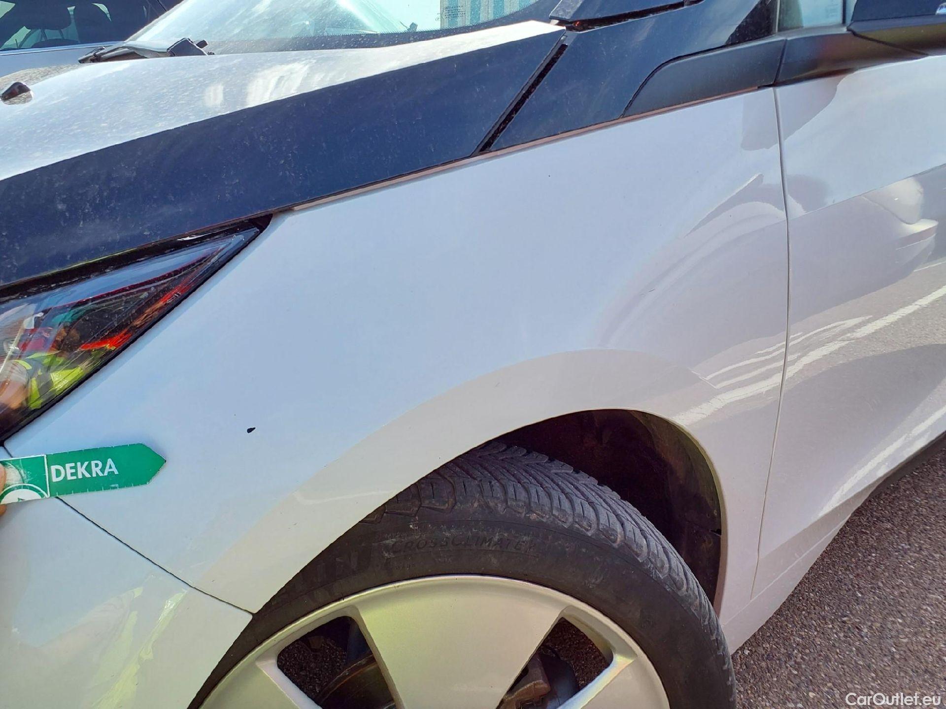  Bmw  I3  BMW / 2017 / 5P / berlina con portón 120ah #3