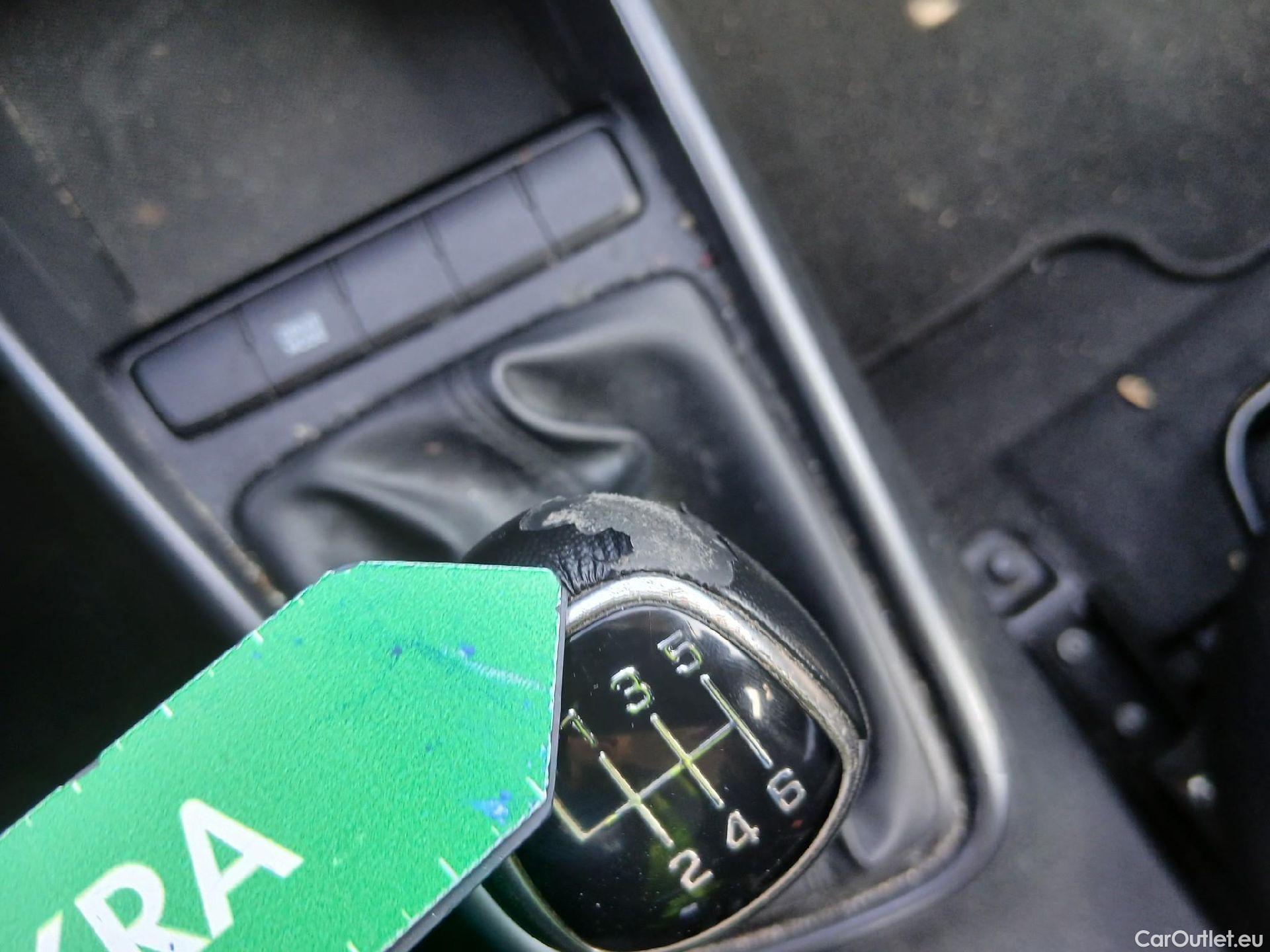  Hyundai  i20 HYUNDAI  / 2020 / 5P / berlina con portón 1.0 TGDI 74kW (100CV) 48V Essence #24