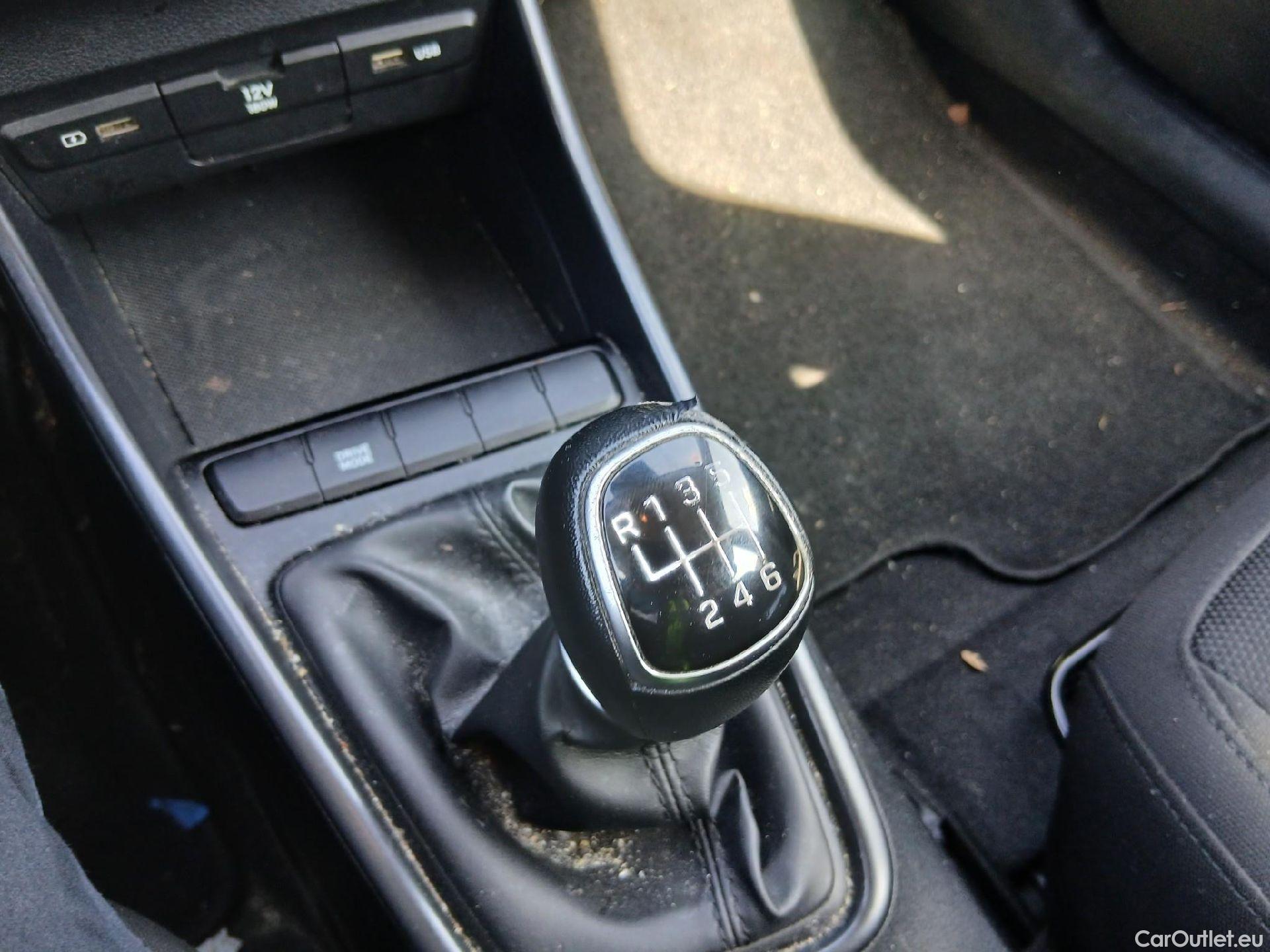  Hyundai  i20 HYUNDAI  / 2020 / 5P / berlina con portón 1.0 TGDI 74kW (100CV) 48V Essence #23