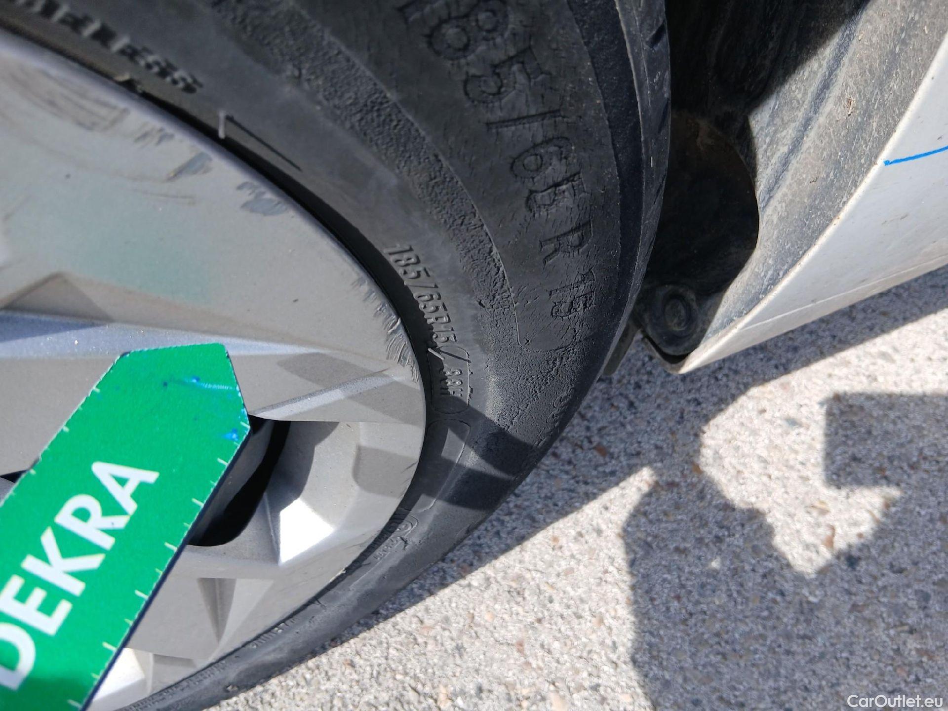  Hyundai  i20 HYUNDAI  / 2020 / 5P / berlina con portón 1.0 TGDI 74kW (100CV) 48V Essence #49