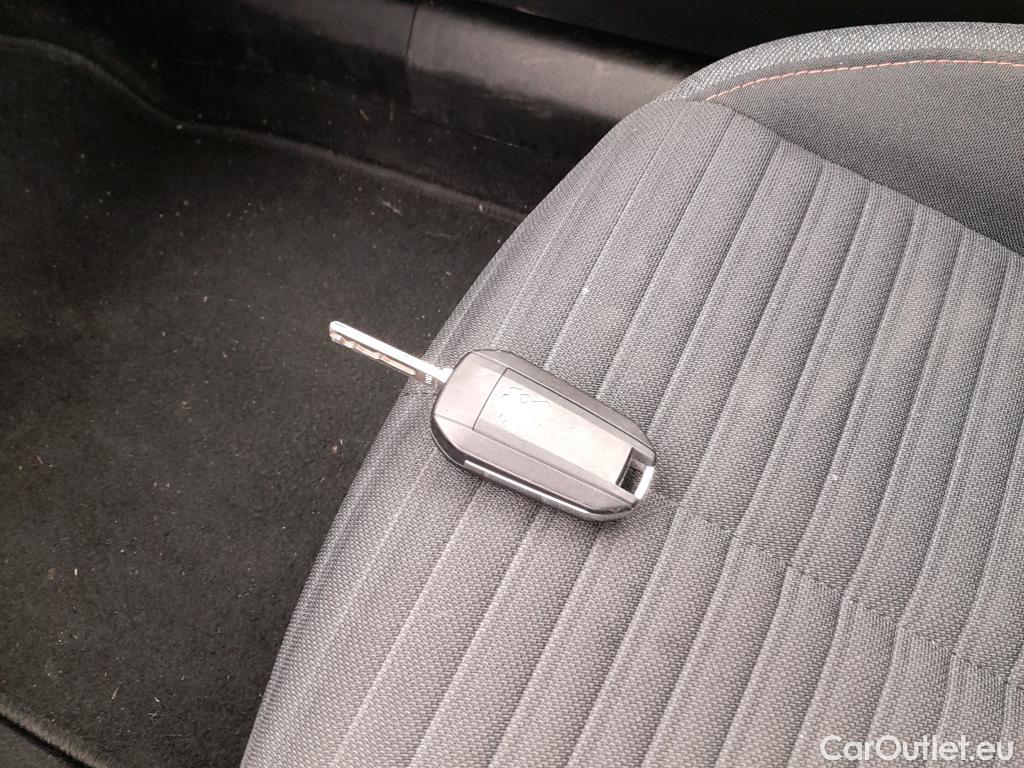  Peugeot  2008 PEUGEOT  / 2019 / 5P / todoterreno Active BlueHDI 81kW (110CV) #1