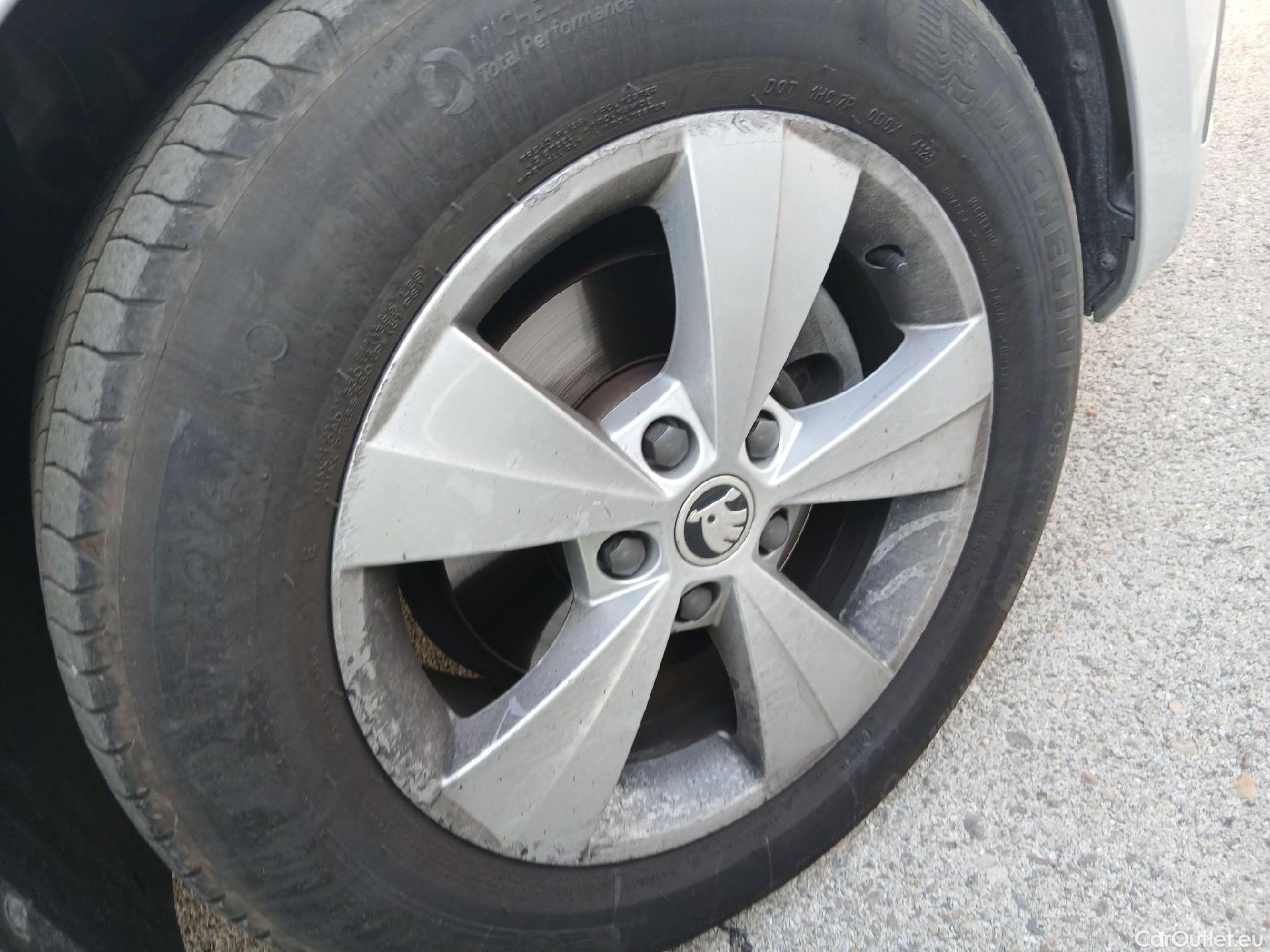  Skoda  Octavia SKODA  / 2020 / 5P / familiar Combi 2.0 TDI 110kW(150CV) DSG Ambition #39