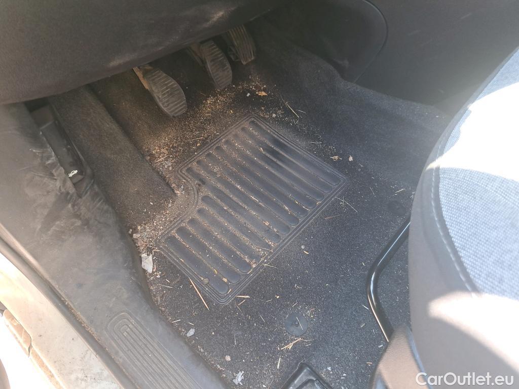  Fiat  Fiorino FIAT  / 2016 / 4P / combi Combi SX N1 1.3 Mjet 59kW (80CV) #29