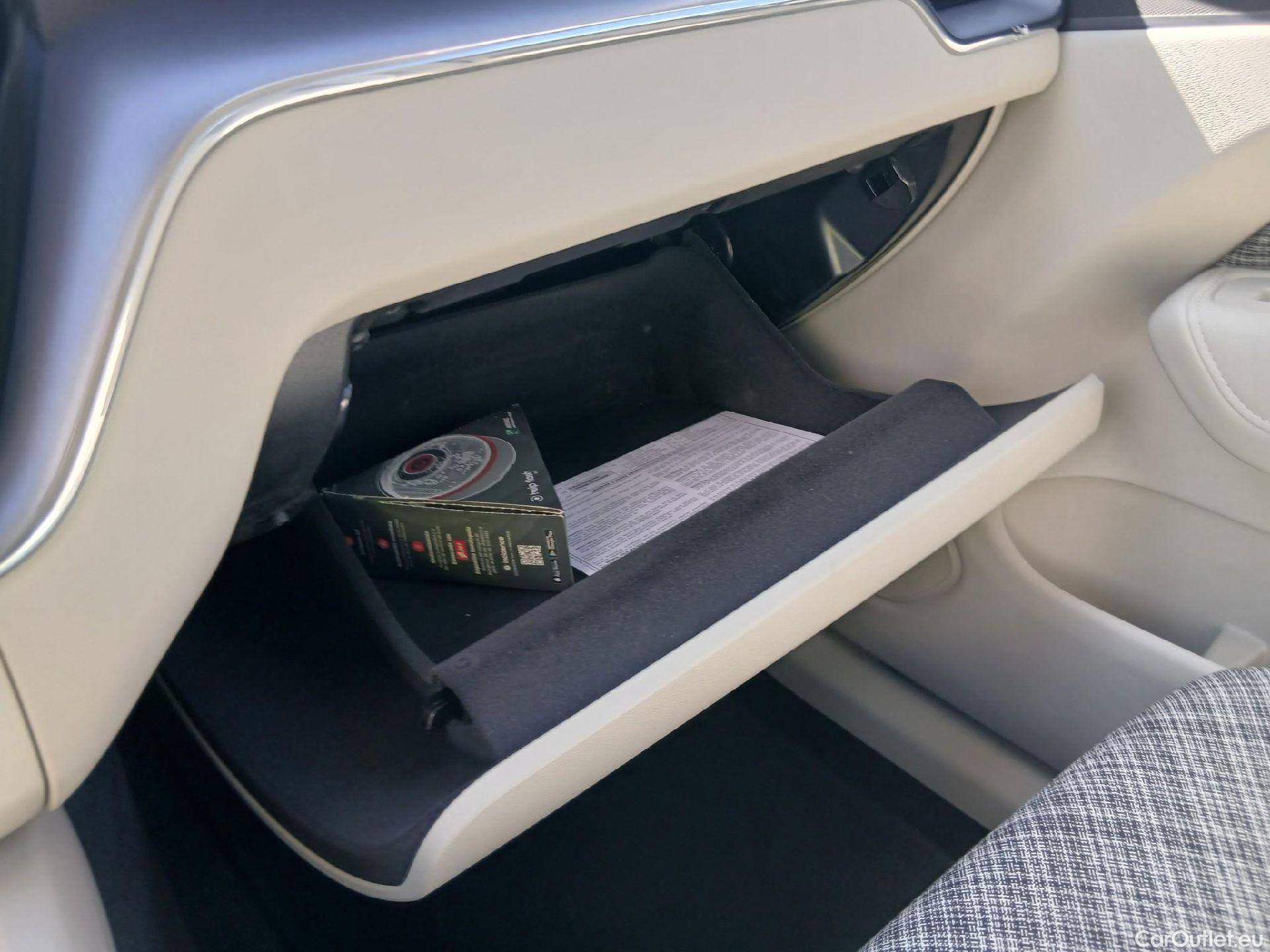  Volvo  XC60 VOLVO  / 2017 / 5P / todoterreno 2.0 B4 D AWD Momentum Pro Auto #1