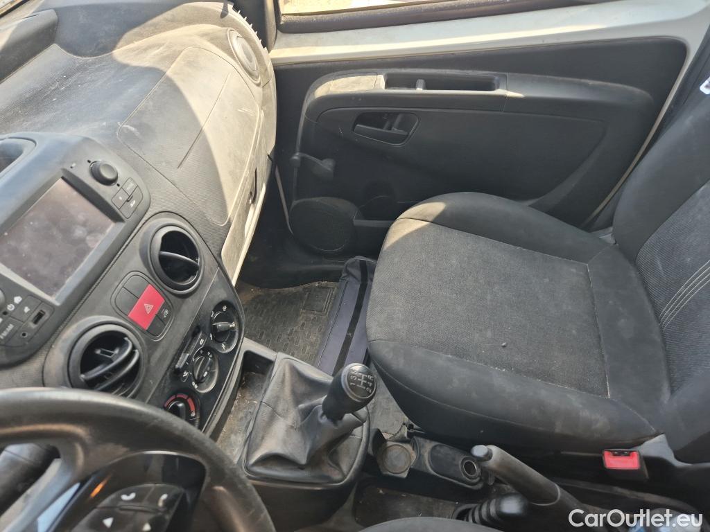  Fiat  Fiorino FIAT  / 2016 / 3P / furgón derivado de turismo Cargo Base 1.3 Mjet 59kW (80CV) E6 #45