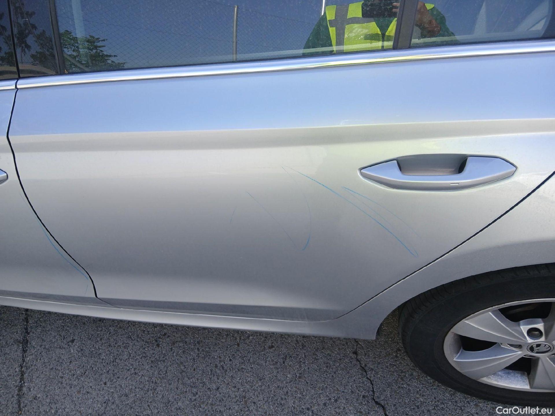  Skoda  Octavia SKODA  / 2020 / 5P / familiar Combi 2.0 TDI 110kW(150CV) DSG Ambition #23