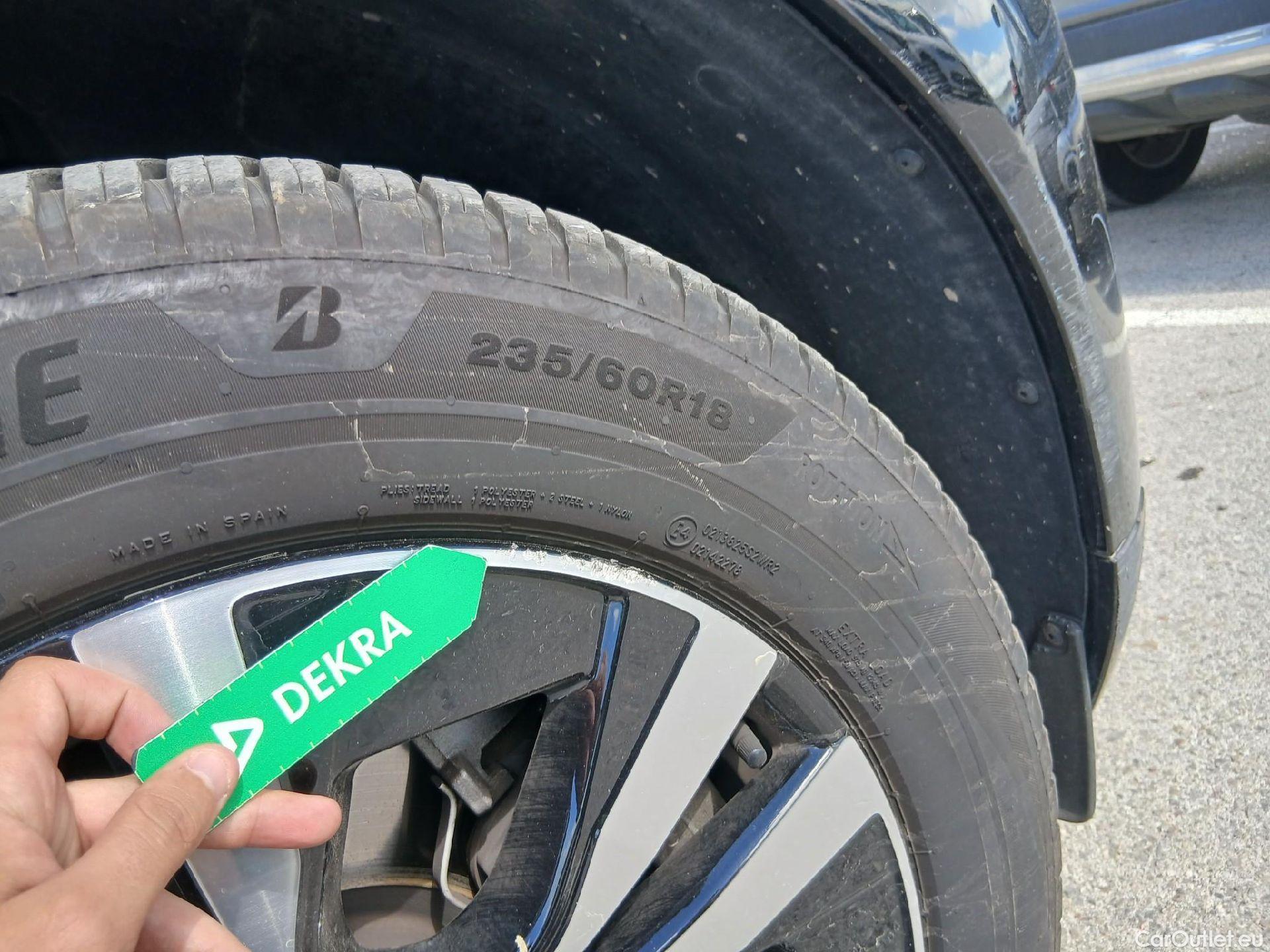  Volvo  XC60 VOLVO  / 2017 / 5P / todoterreno 2.0 B4 D AWD Momentum Pro Auto #21