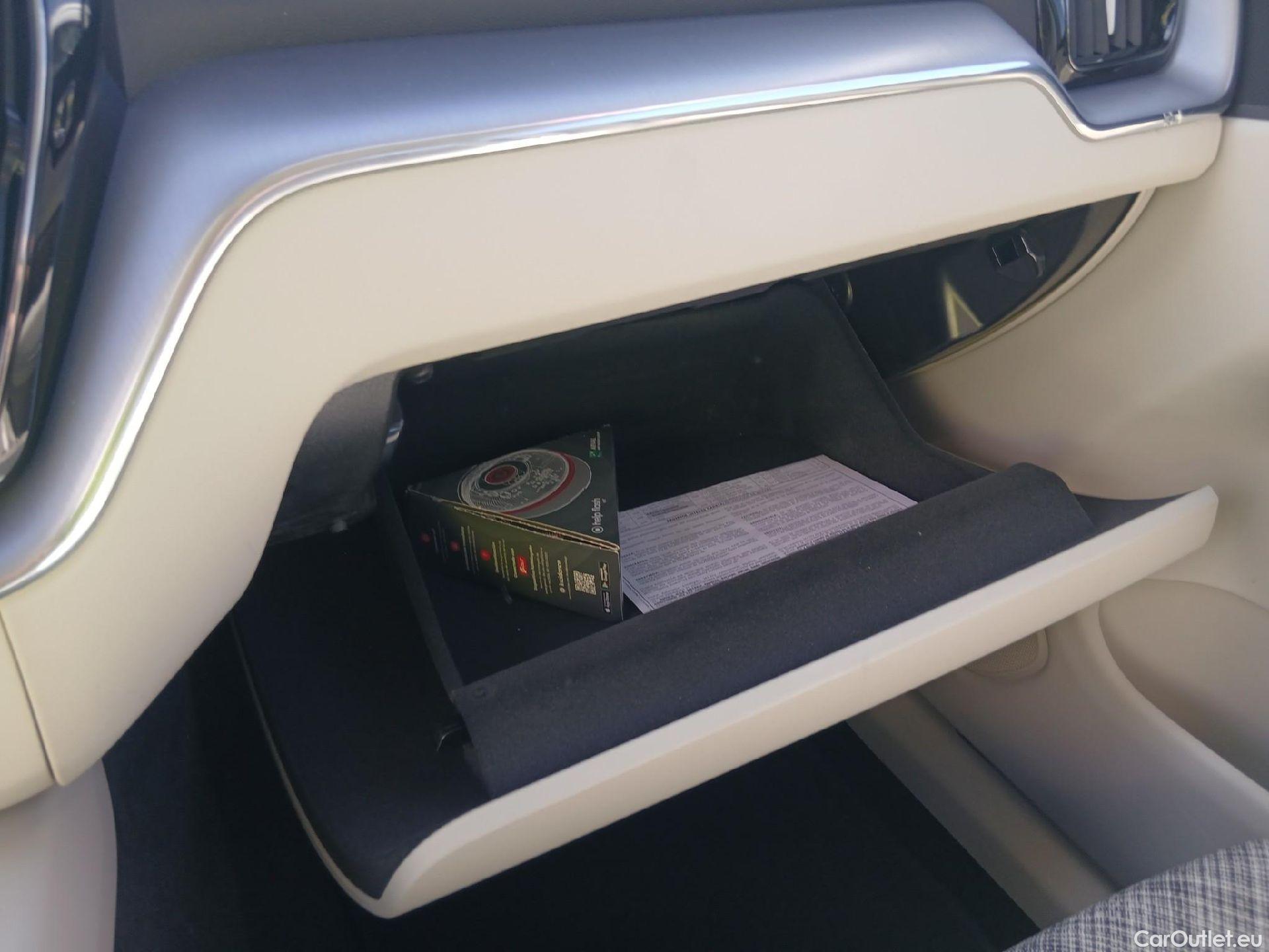  Volvo  XC60 VOLVO  / 2017 / 5P / todoterreno 2.0 B4 D AWD Momentum Pro Auto #23