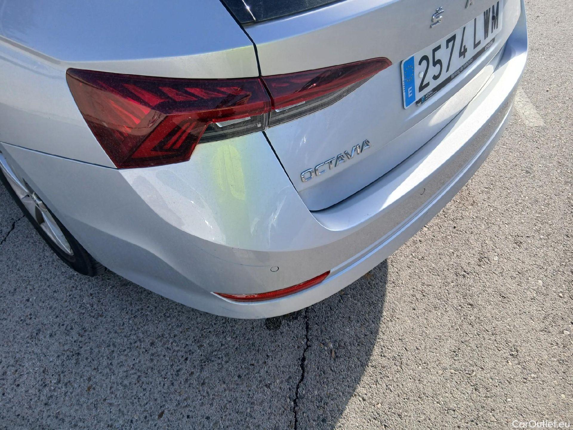  Skoda  Octavia SKODA  / 2020 / 5P / familiar Combi 2.0 TDI 110kW(150CV) DSG Ambition #29