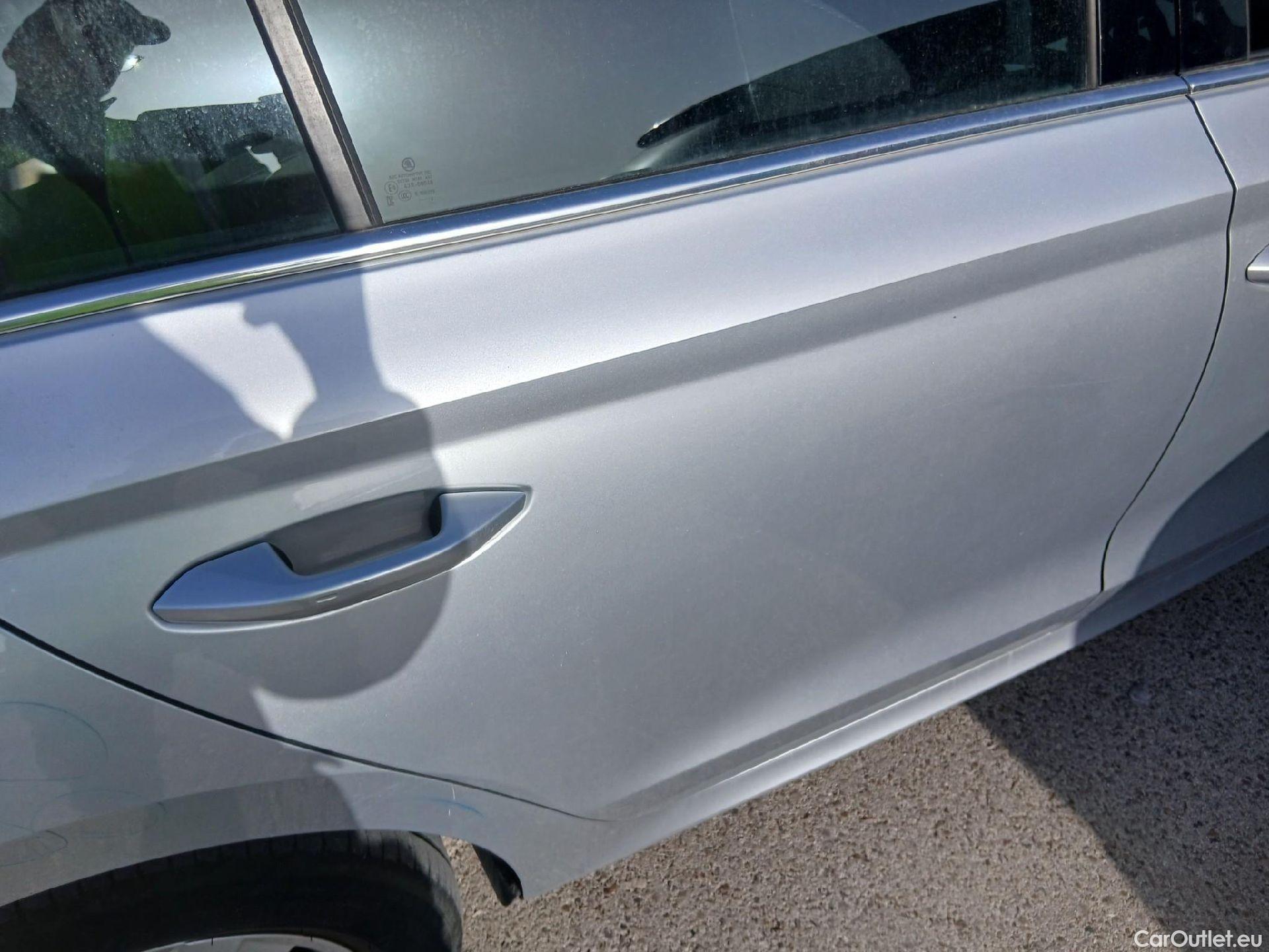  Skoda  Octavia SKODA  / 2020 / 5P / familiar Combi 2.0 TDI 110kW(150CV) DSG Ambition #35