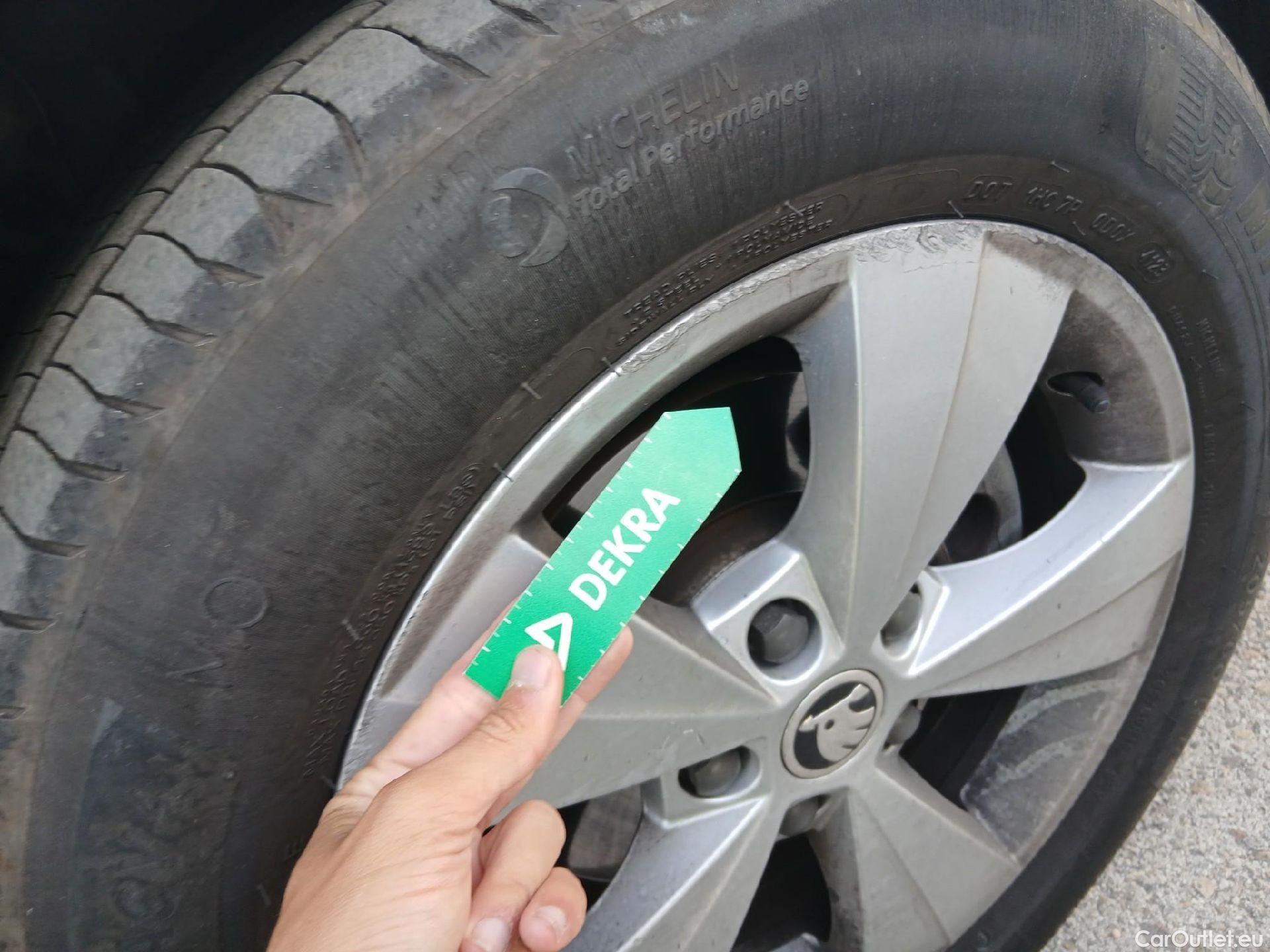  Skoda  Octavia SKODA  / 2020 / 5P / familiar Combi 2.0 TDI 110kW(150CV) DSG Ambition #38