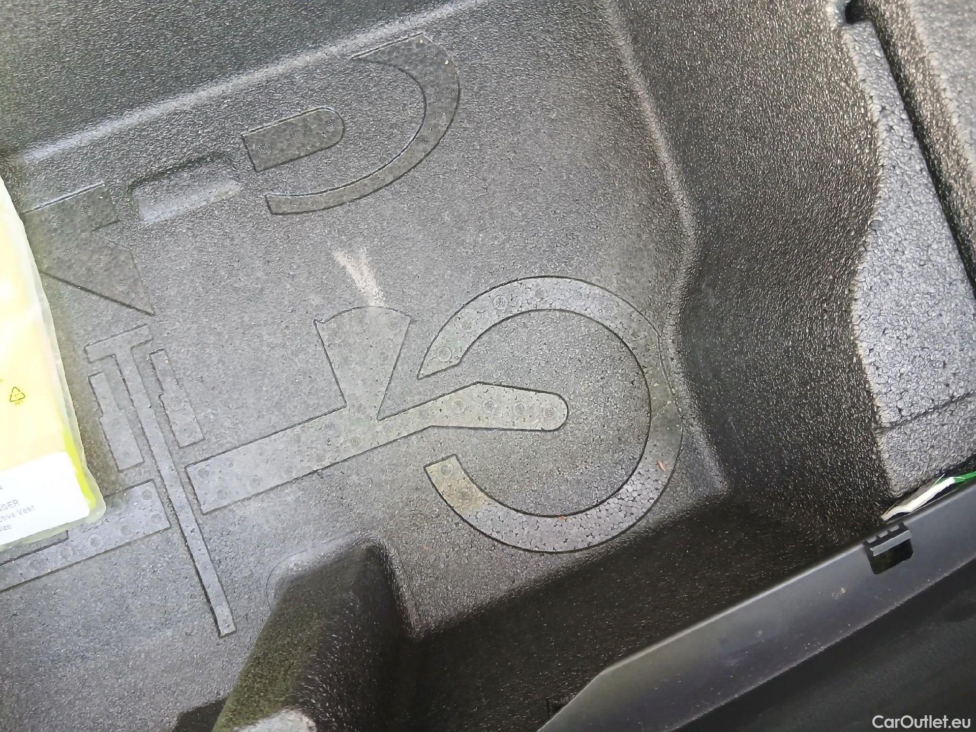  Skoda  Octavia SKODA  / 2020 / 5P / familiar Combi 2.0 TDI 110kW(150CV) DSG Ambition #1