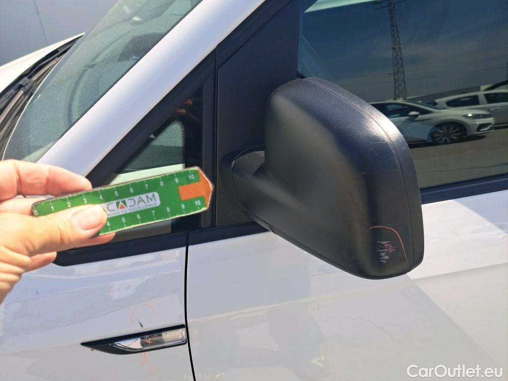  Volkswagen  Caddy VOLKSWAGEN  / 2015 / 4P / furgón derivado de turismo Profesional Furgón 2.0 TDI 55kW BMT #44