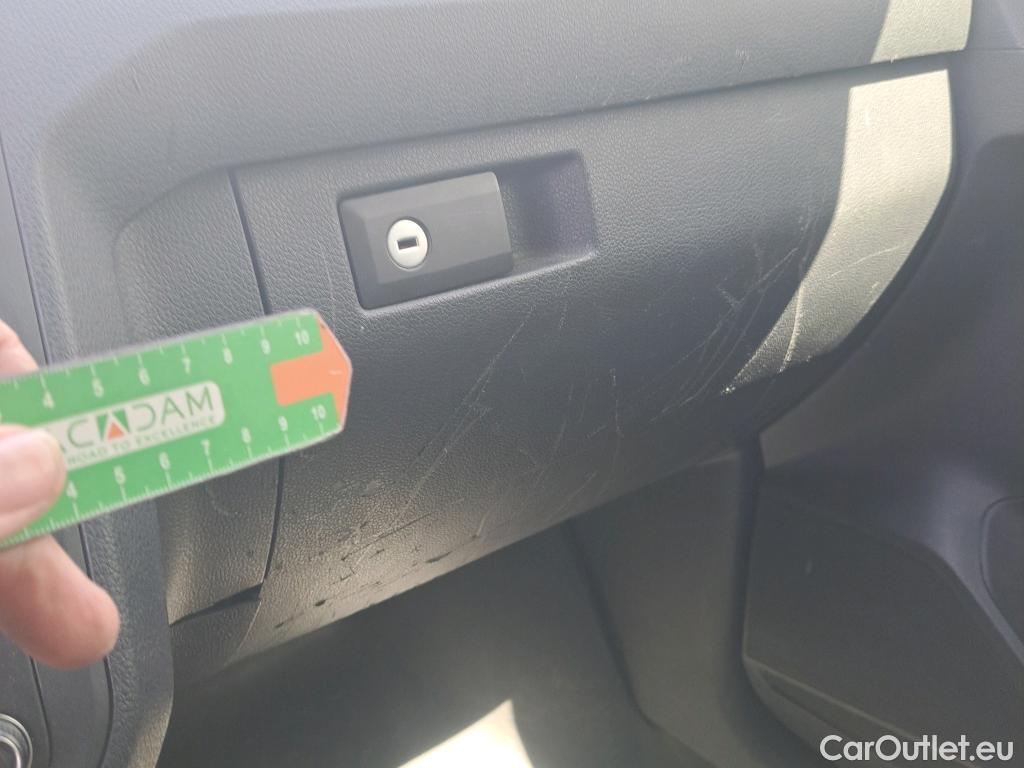  Volkswagen  Caddy VOLKSWAGEN  / 2015 / 4P / furgón derivado de turismo Profesional Furgón 2.0 TDI 55kW BMT #14