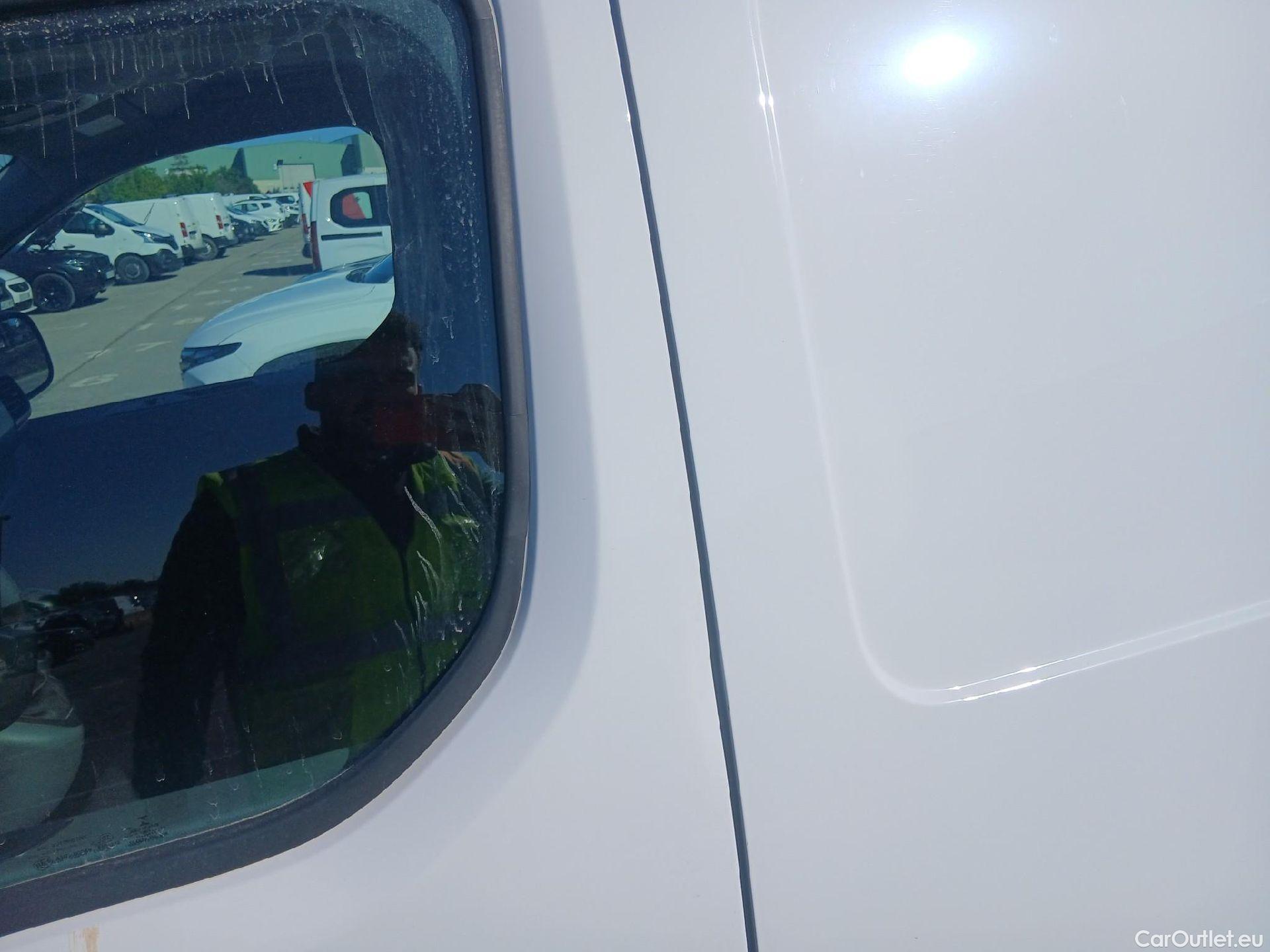  Peugeot  Expert  Furgón Pro Standard 1.5 HDI 120CV MT6 E6d #12