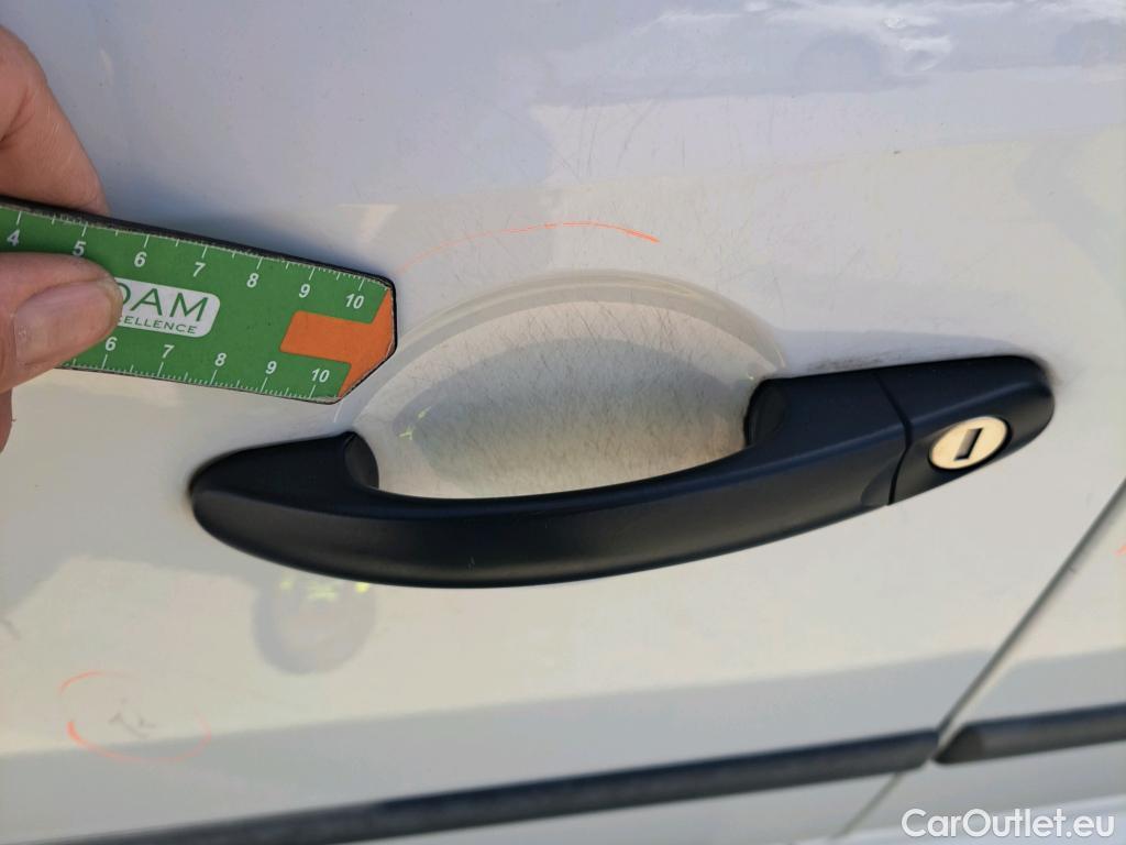  Volkswagen  Caddy VOLKSWAGEN  / 2015 / 4P / furgón derivado de turismo Profesional Furgón 2.0 TDI 55kW BMT #24