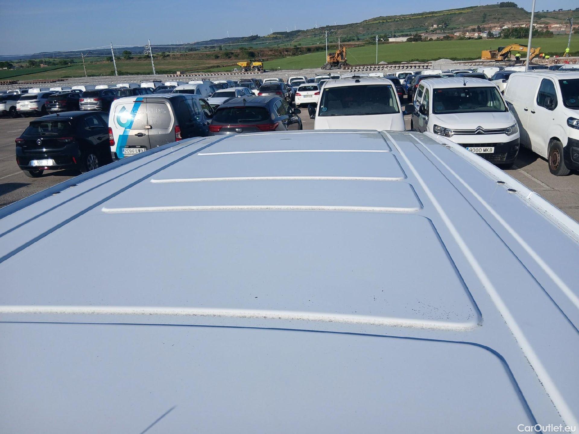  Mercedes  Vito MERCEDES-BENZ  / 2014 / 4P / furgón 114 CDI Larga #19