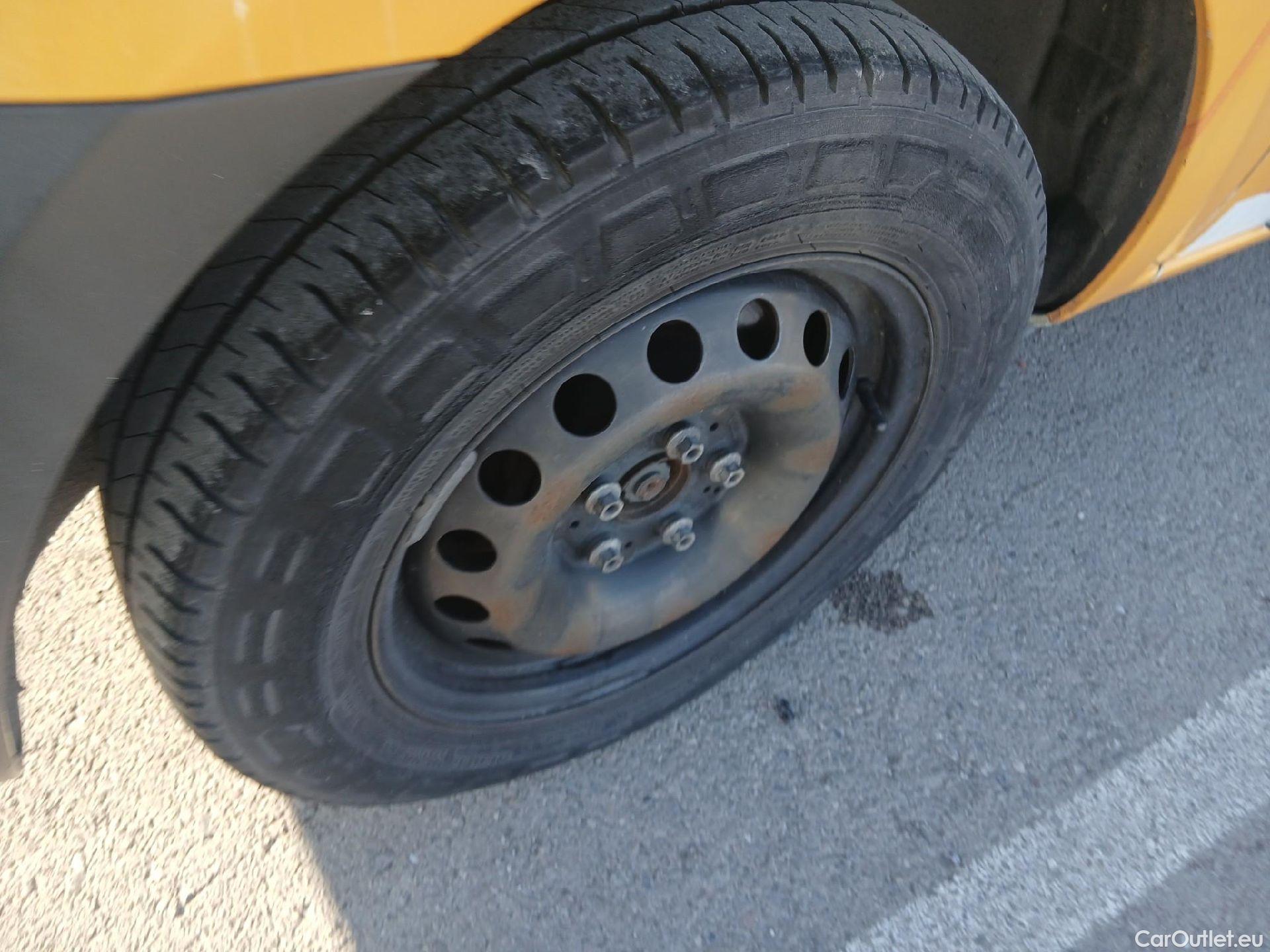  Mercedes  Vito MERCEDES-BENZ  / 2014 / 4P / furgón 114 CDI Larga #25