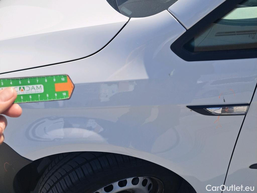  Volkswagen  Caddy VOLKSWAGEN  / 2015 / 4P / furgón derivado de turismo Profesional Furgón 2.0 TDI 55kW BMT #38