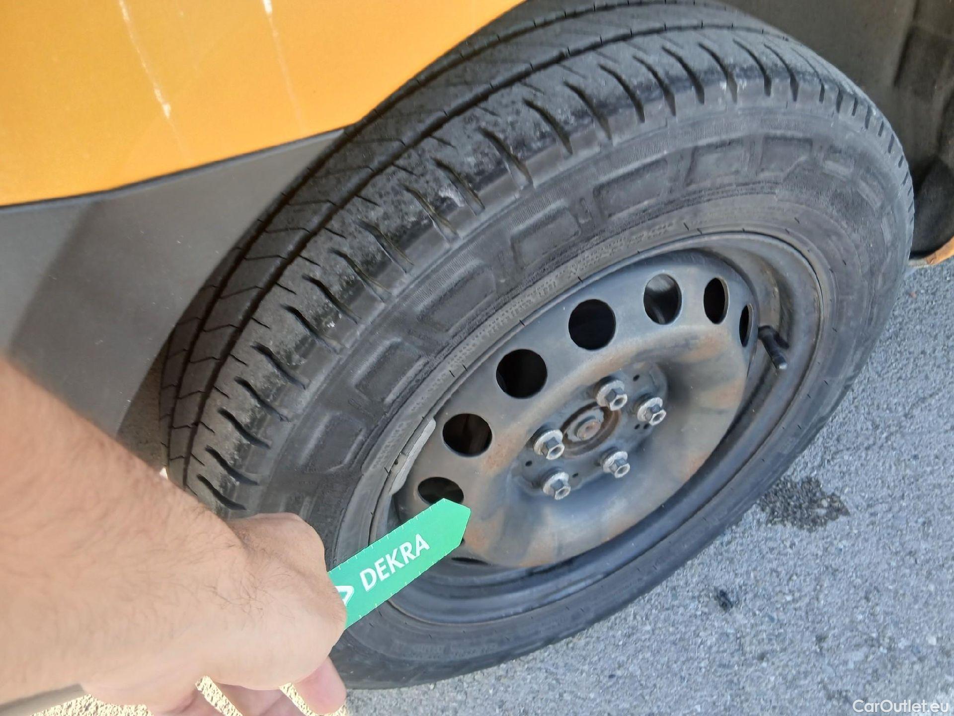  Mercedes  Vito MERCEDES-BENZ  / 2014 / 4P / furgón 114 CDI Larga #24